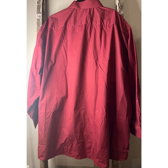 Burgundy Dress Shirt with Classic Collar and Smooth Finish - Picture 2 of 6